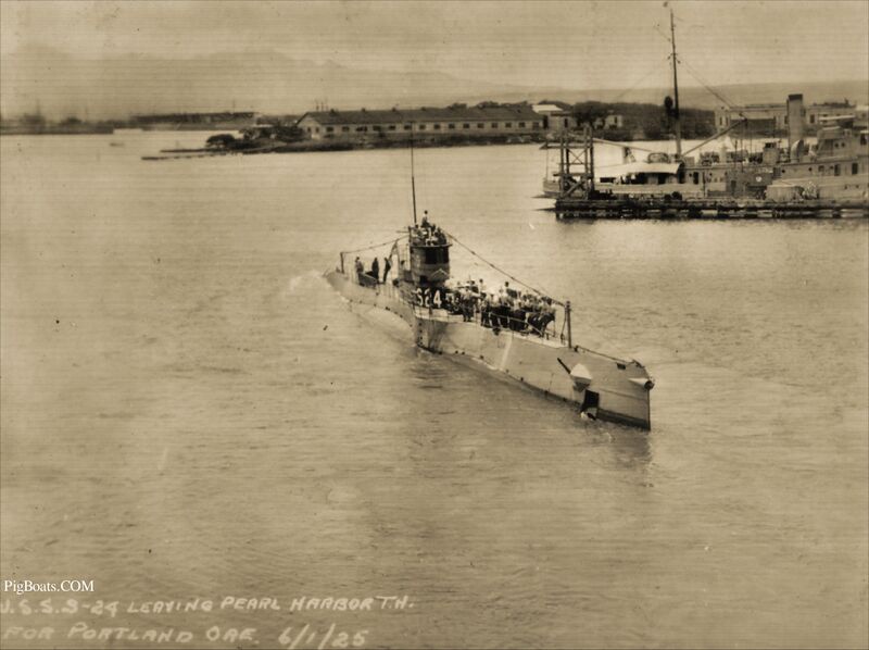 File:S-24 leaving Pearl 6-1-1925 for Portland.jpg