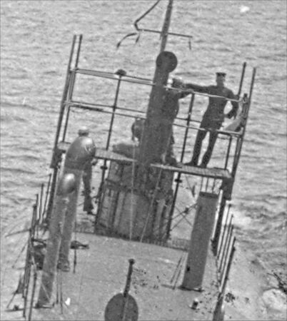 Closeup of the conning tower fairwater and bridge structure. The commissioning pennant is flying from the radio mast. The officer on the right is most likely the boat's Commanding Officer, LT Ernest D. McWhorter, a Navy Cross awardee later in WWI.