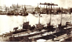 O-class and N-class boats at NY Navy Yard.jpg