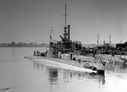 O-8 maneuvering to moor 1923