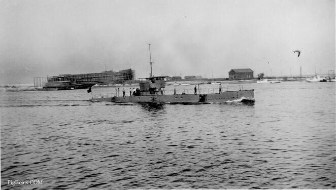 L-6 underway in a harbor