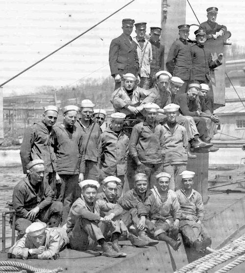 USS-N-2 Crew posing for photo. circa 1920 Photo courtesy of Bill Lightfoot & Helene Caldwell.