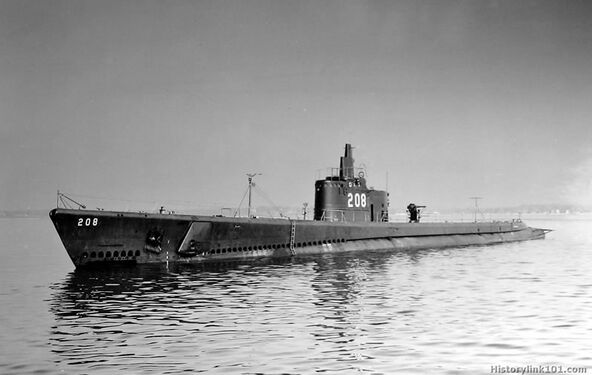 Two additional photos of Grayback on trials, May, 1941