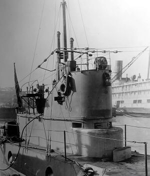 L-class conning tower Lake.jpg